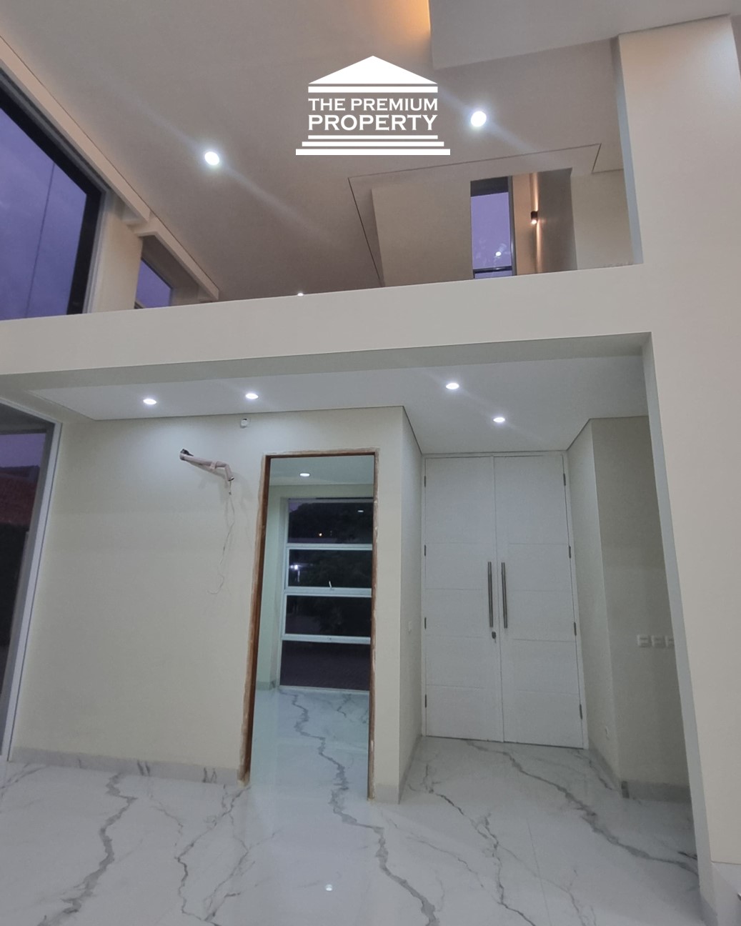 Rumah Baru Dijual di Pasar Minggu, 2,5 Lantai, Ada Rooftop dan Mezzanine. 4+1 Kamar Tidur