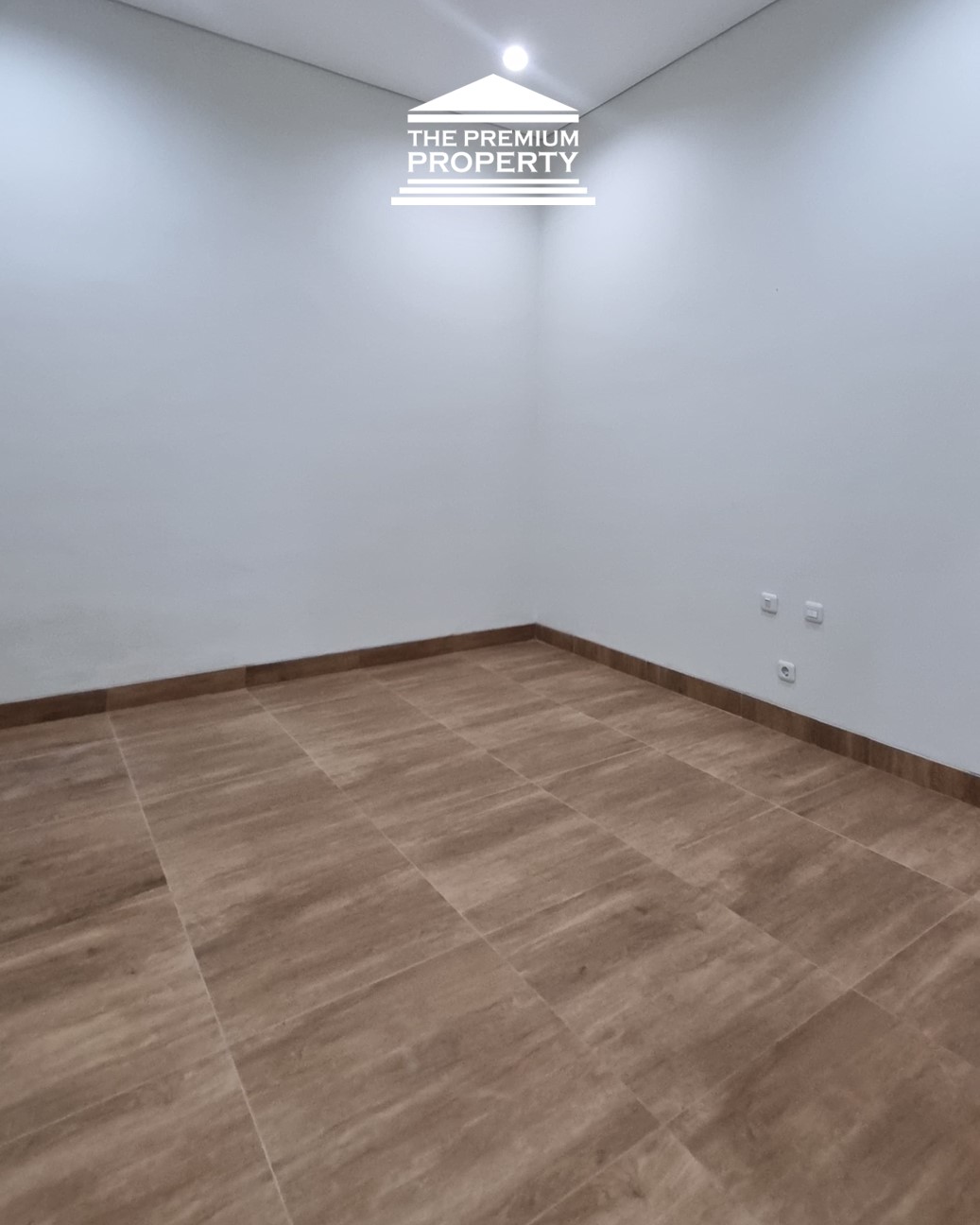 Rumah Baru Dijual di Pasar Minggu, 2,5 Lantai, Ada Rooftop dan Mezzanine. 4+1 Kamar Tidur