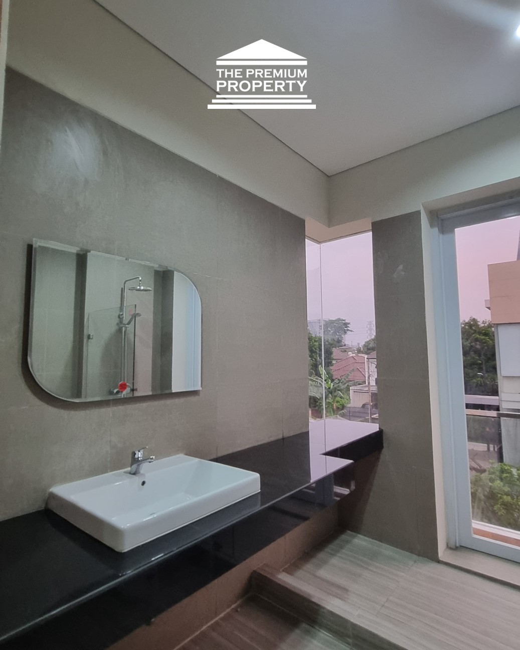 Rumah Baru Dijual di Pasar Minggu, 2,5 Lantai, Ada Rooftop dan Mezzanine. 4+1 Kamar Tidur