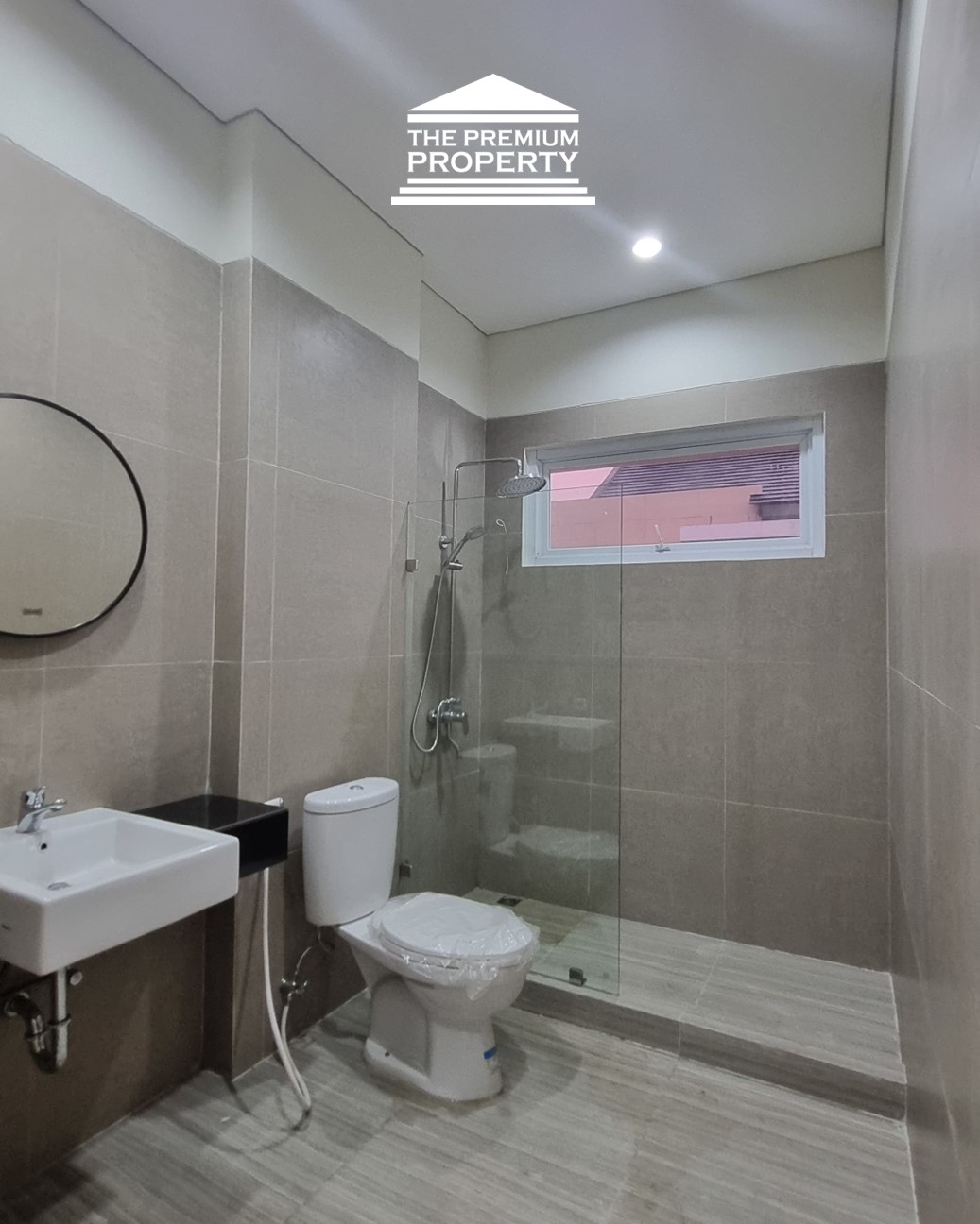 Rumah Baru Dijual di Pasar Minggu, 2,5 Lantai, Ada Rooftop dan Mezzanine. 4+1 Kamar Tidur