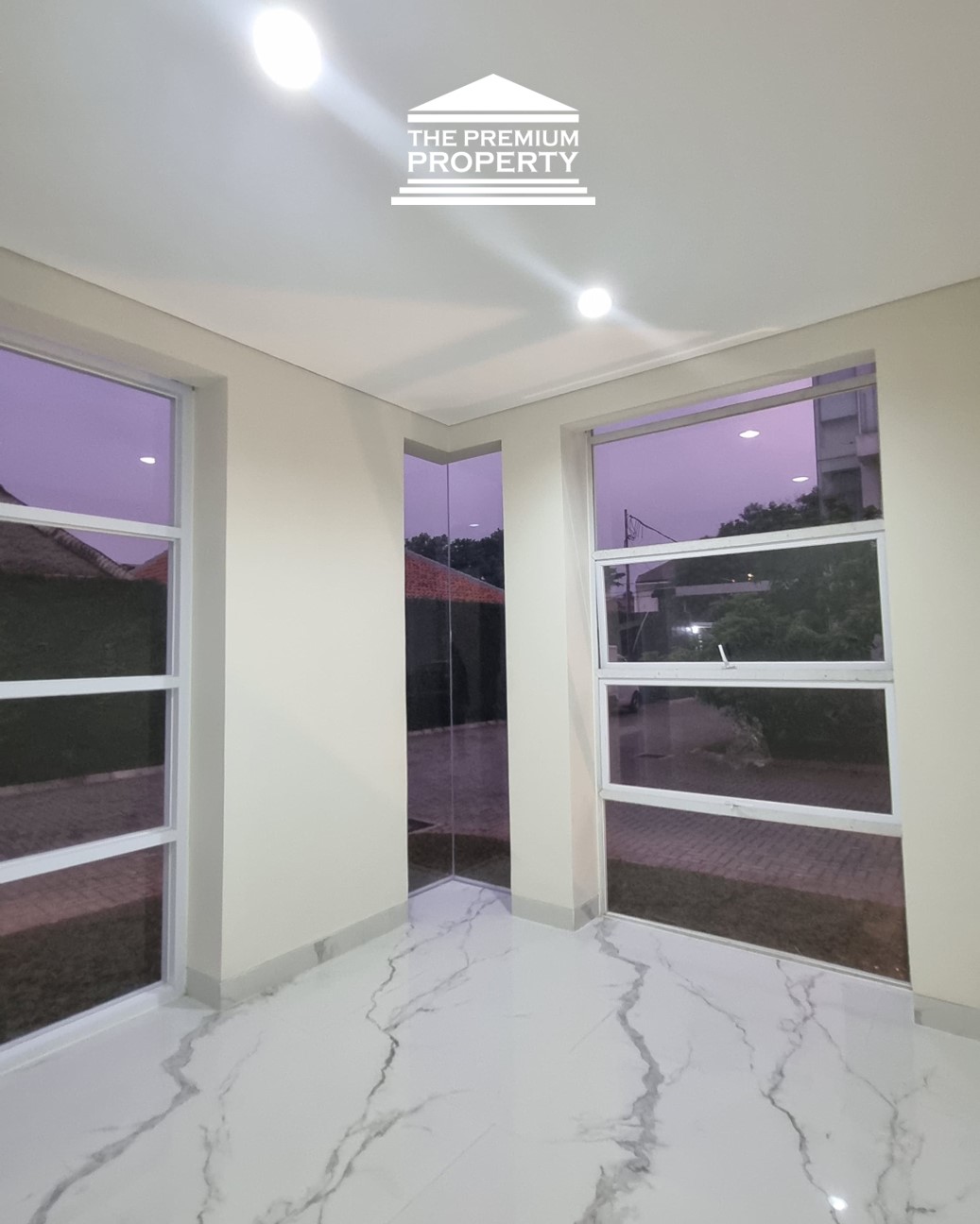 Rumah Baru Dijual di Pasar Minggu, 2,5 Lantai, Ada Rooftop dan Mezzanine. 4+1 Kamar Tidur