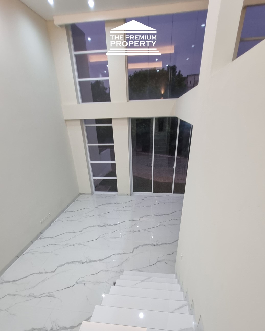 Rumah Baru Dijual di Pasar Minggu, 2,5 Lantai, Ada Rooftop dan Mezzanine. 4+1 Kamar Tidur