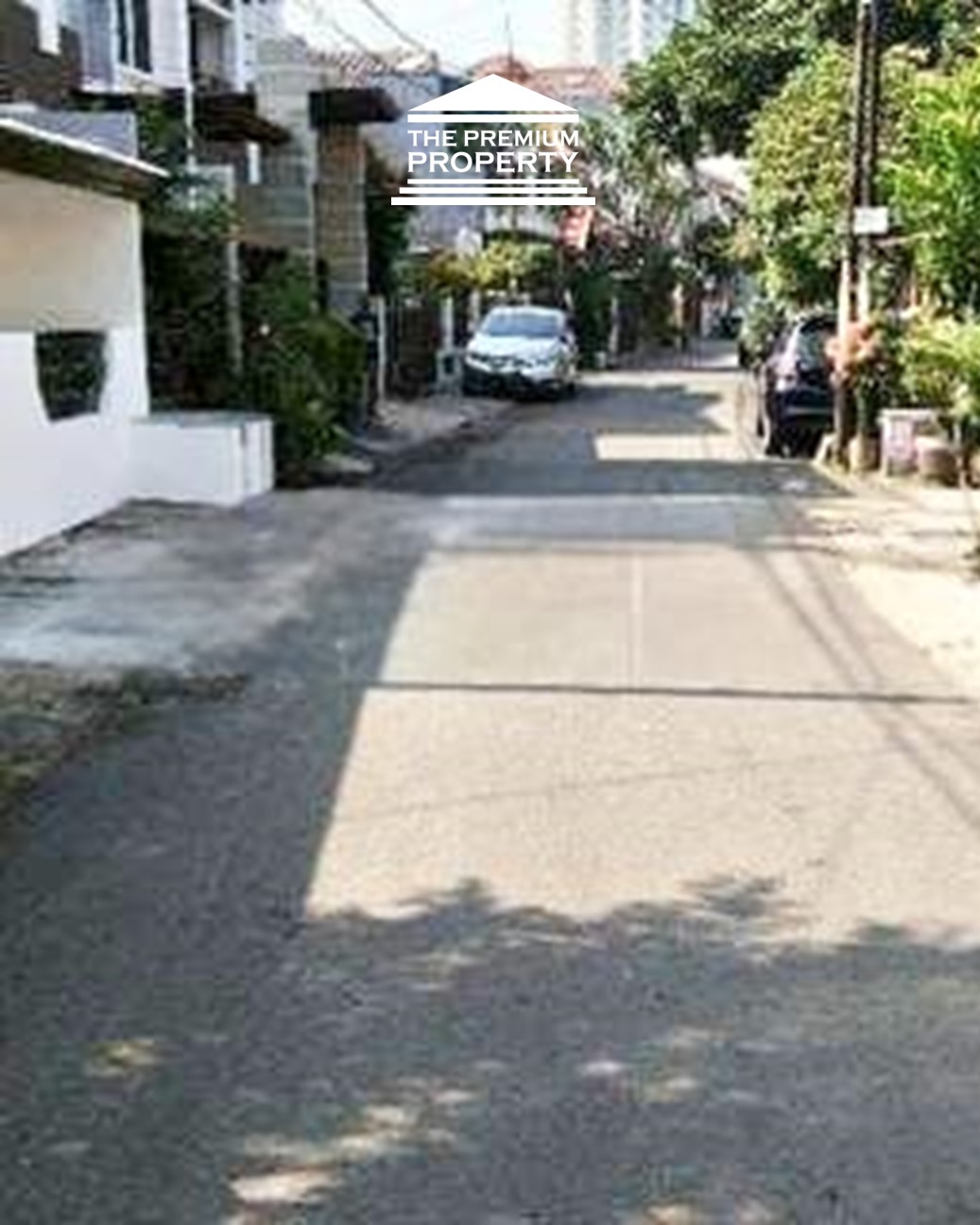 Rumah Dijual di Bawah Harga Pasar di Bendungan Hilir. Jalan 2 Mobil