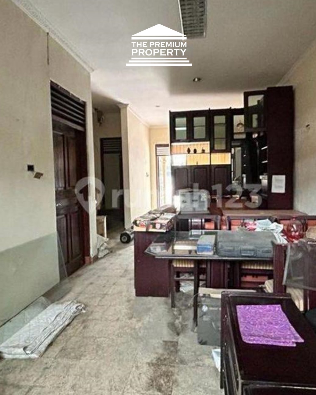 Dijual Rumah di Setiabudi, Rumah Tua 2 Lantai, Jalan Lebar 3 mobil