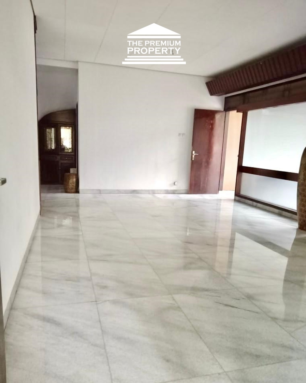 Rumah Dijual di Pejompongan, Lokasi Huk, Ada Rooftop, Bebas Banjir, Tanah Ngantong