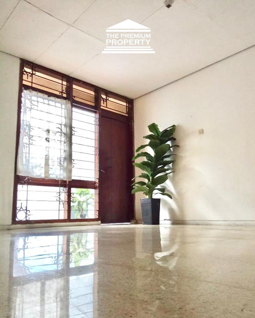 Rumah Dijual di Pejompongan, Lokasi Huk, Ada Rooftop, Bebas Banjir, Tanah Ngantong