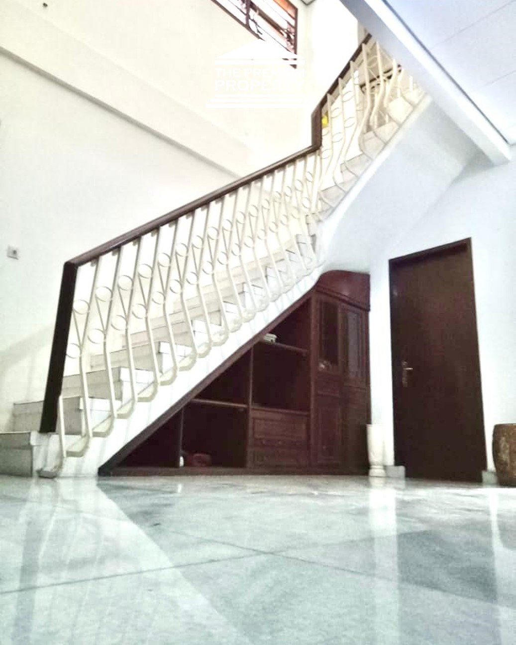 Rumah Dijual di Pejompongan, Lokasi Huk, Ada Rooftop, Bebas Banjir, Tanah Ngantong