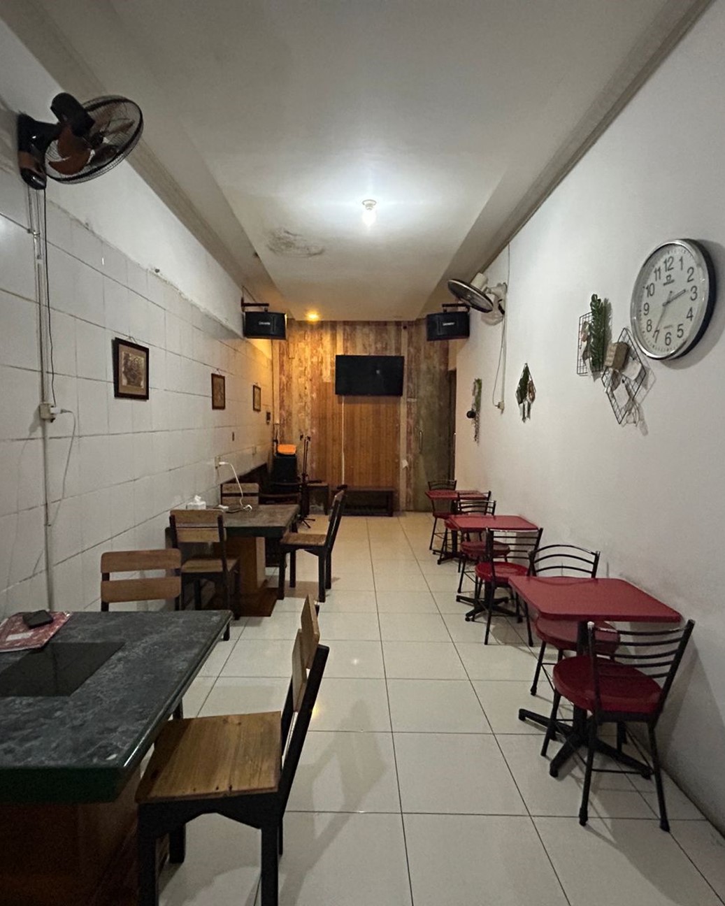 Rumah Dijual di Tomang. 1,5 Lantai, 9 Kamar Tidur, Cocok Kost atau Cafe