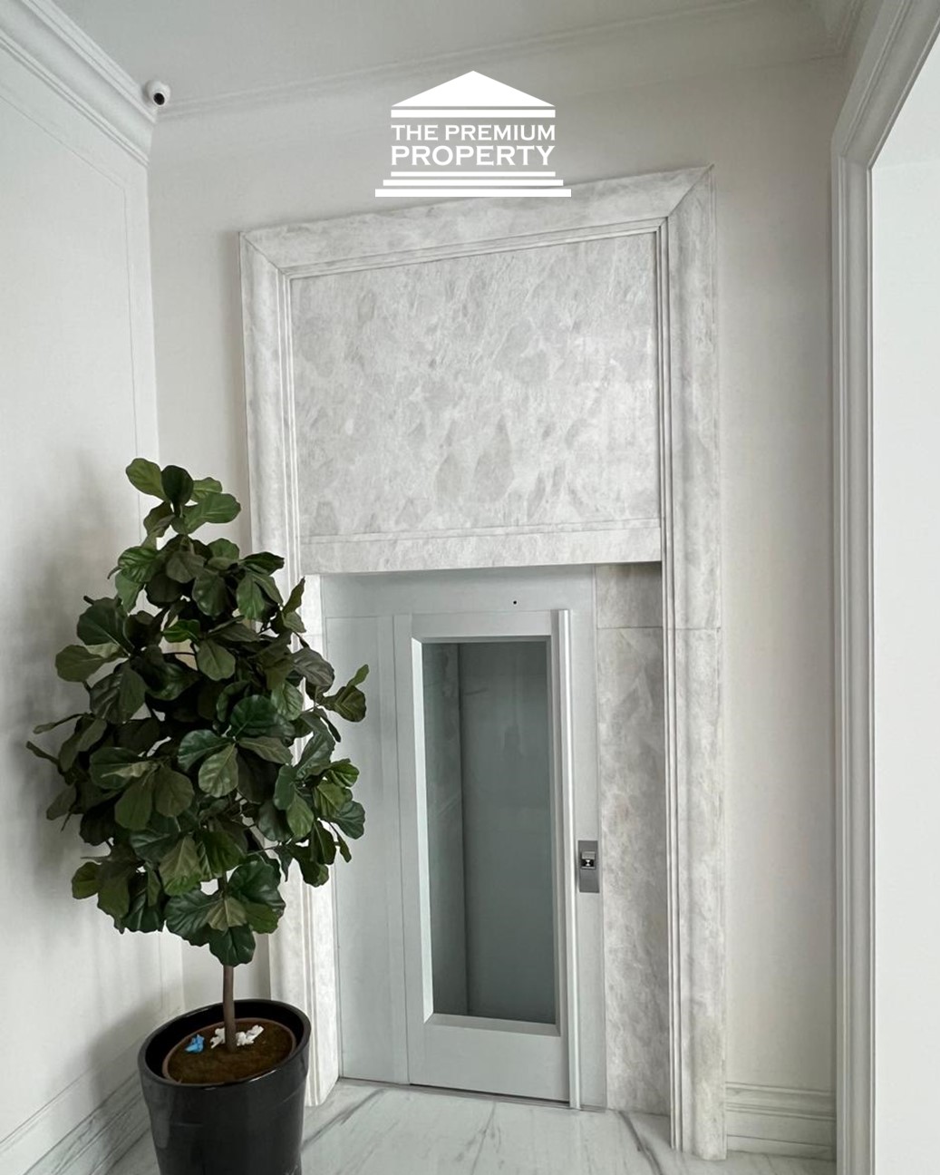 Rumah Dijual di Kuningan. Mewah. Ada Kolam Renang Pribadi