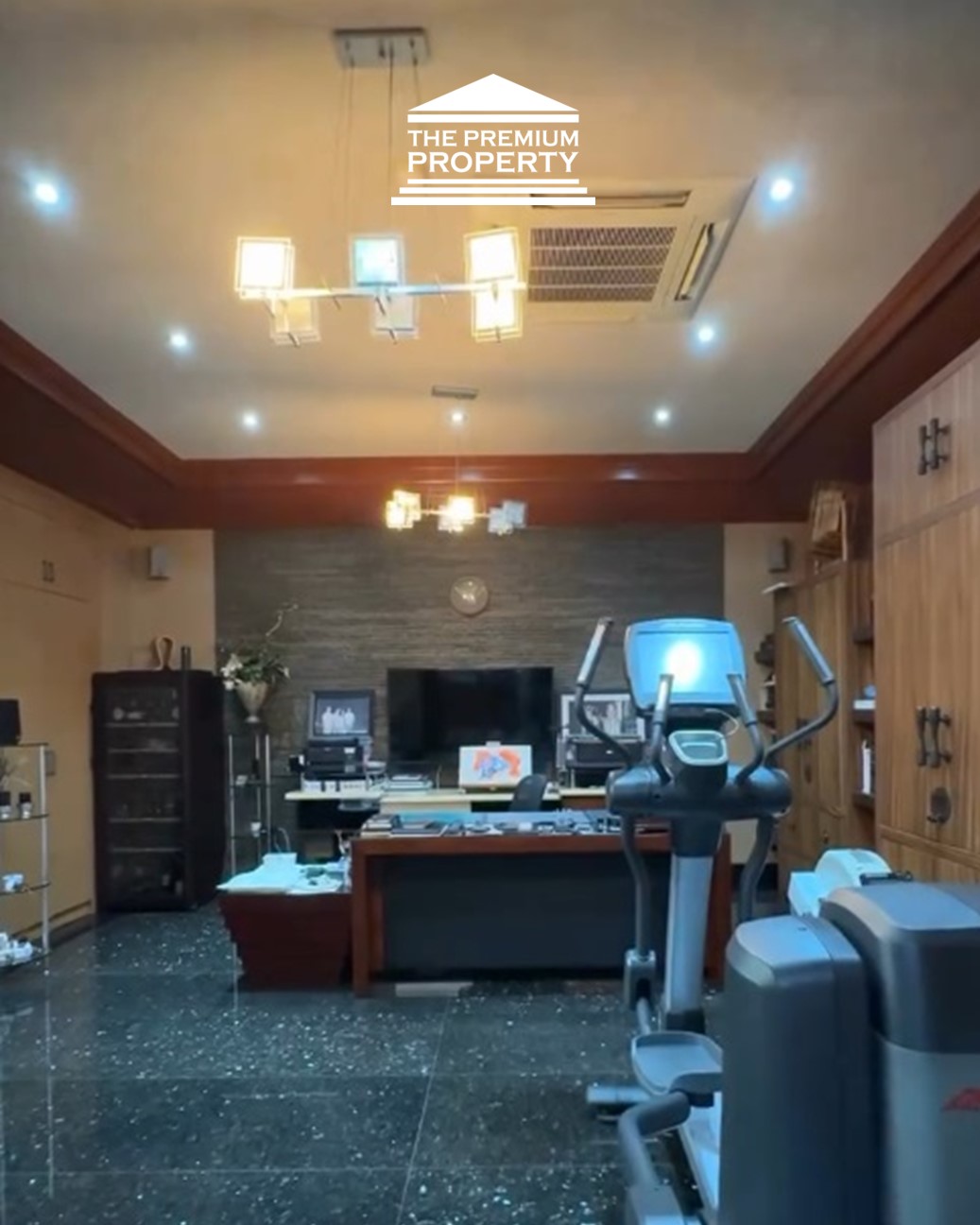 Rumah Mewah Furnished Nuansa Resort di Bali. Ada Kolam Renang Pribadi. Rumah Dijual di Pondok Indah.