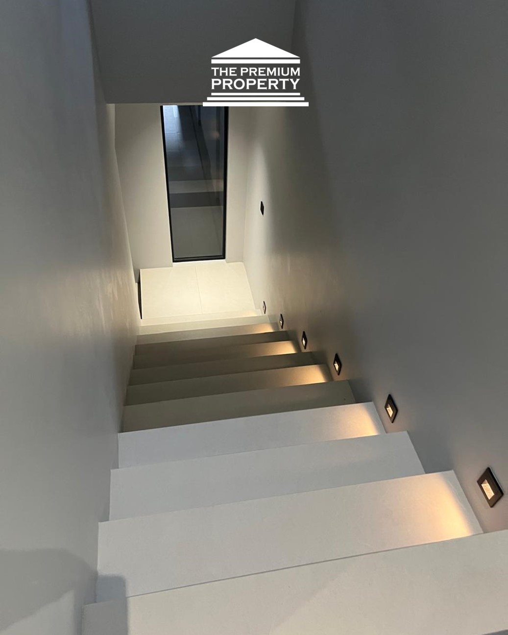 Brand New House 3 Lantai, Ada Tempat Lift! Rumah Dijual di Pondok Indah.