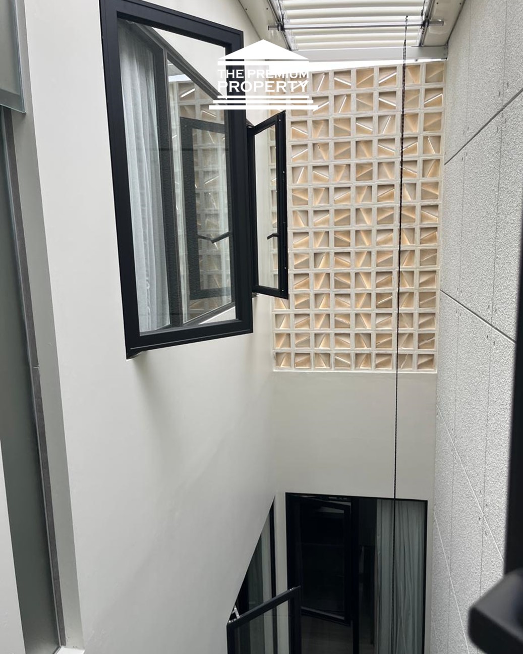 Brand New House 3 Lantai, Ada Tempat Lift! Rumah Dijual di Pondok Indah.