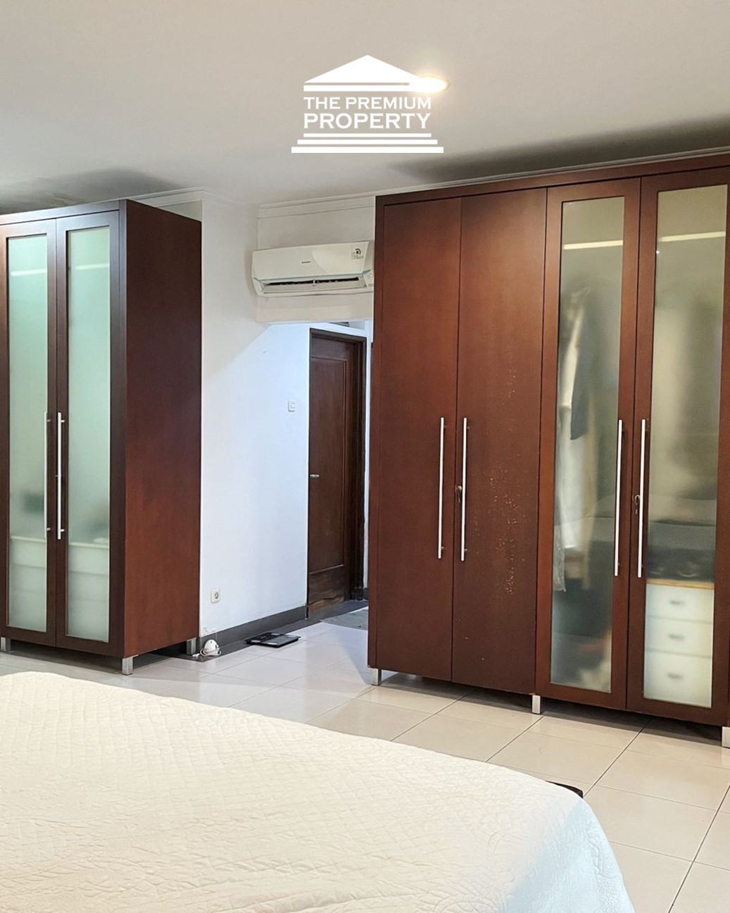 Rumah Furnished 2 Lantai, 3 Kamar Tidur, Rumah Dijual di Pondok Indah