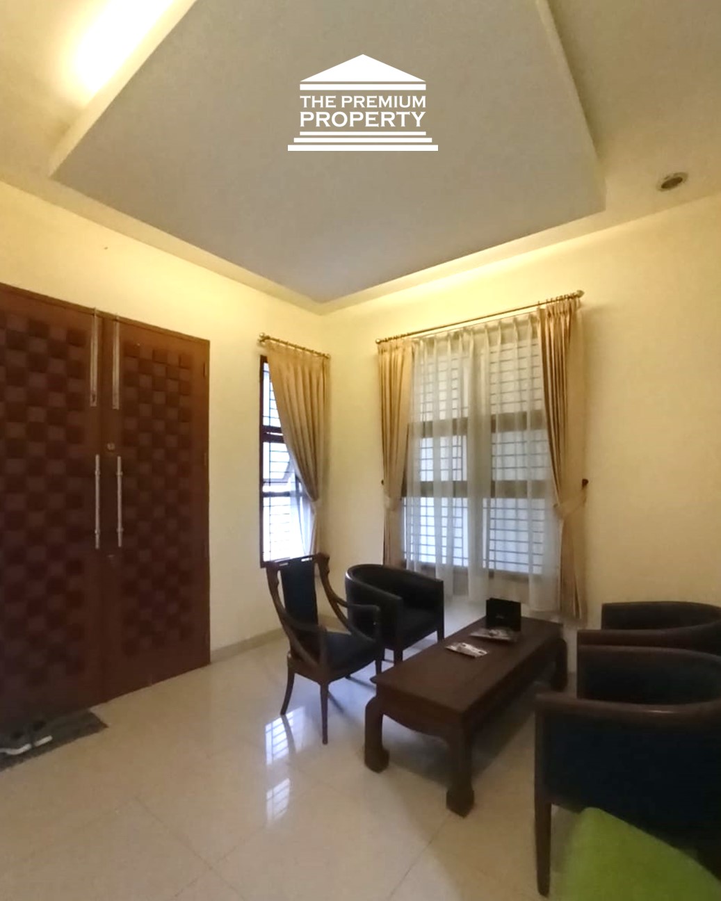 Rumah Dijual di Pondok Indah. Dekat Mal PIM, 2 Lantai, 4+1 Kamar Tidur