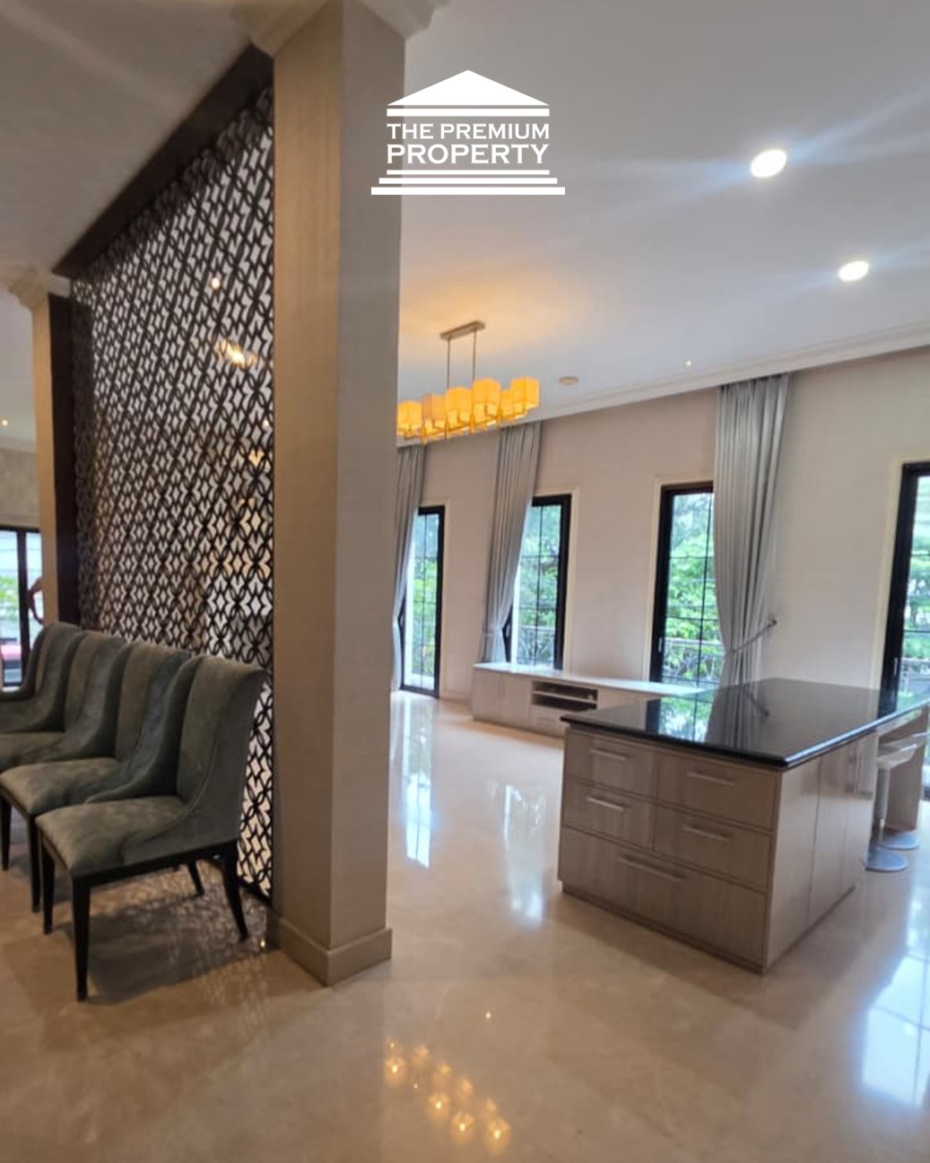 Langka! Rumah Mewah Semi Furnished Dekat Scbd & Gunawarman. Jalan Lebar!