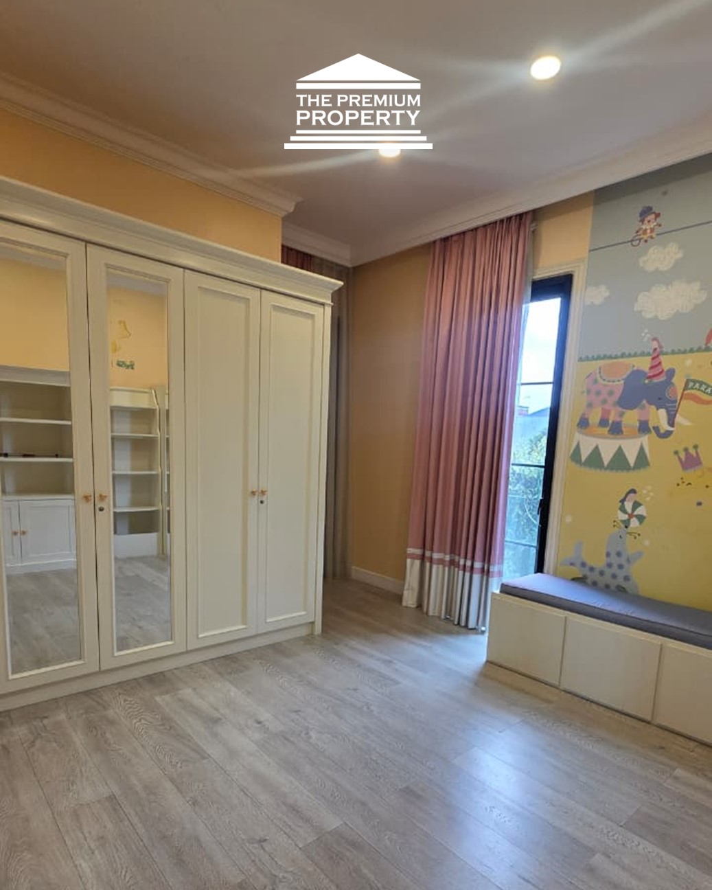 Langka! Rumah Mewah Semi Furnished Dekat Scbd & Gunawarman. Jalan Lebar!