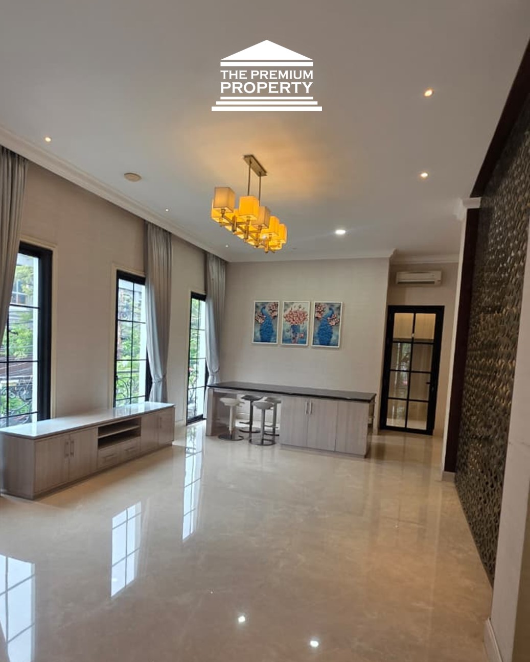 Langka! Rumah Mewah Semi Furnished Dekat Scbd & Gunawarman. Jalan Lebar!