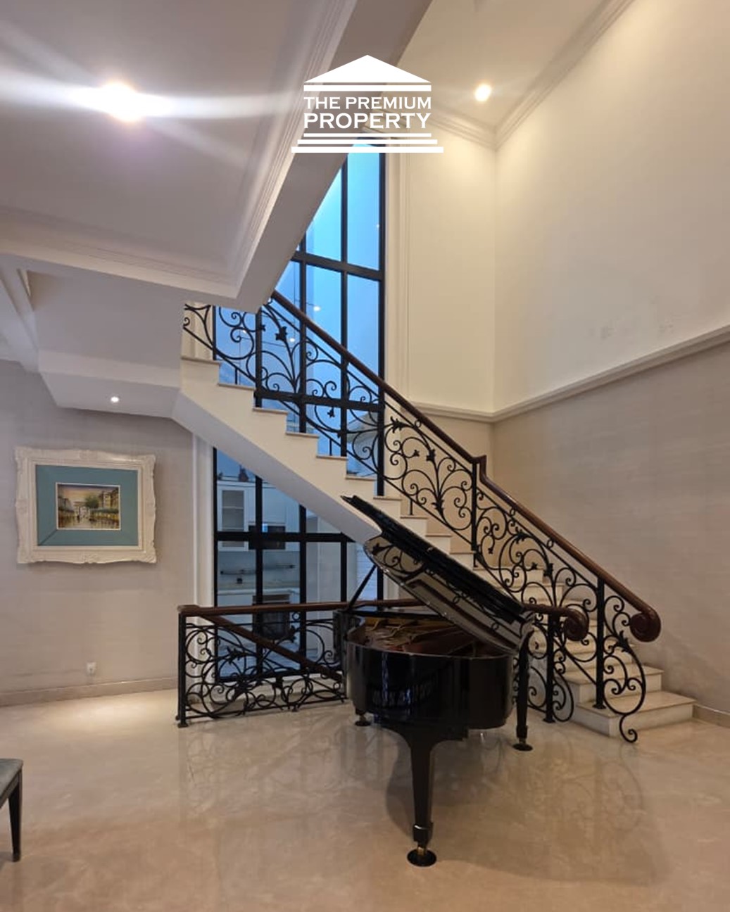 Langka! Rumah Mewah Semi Furnished Dekat Scbd & Gunawarman. Jalan Lebar!