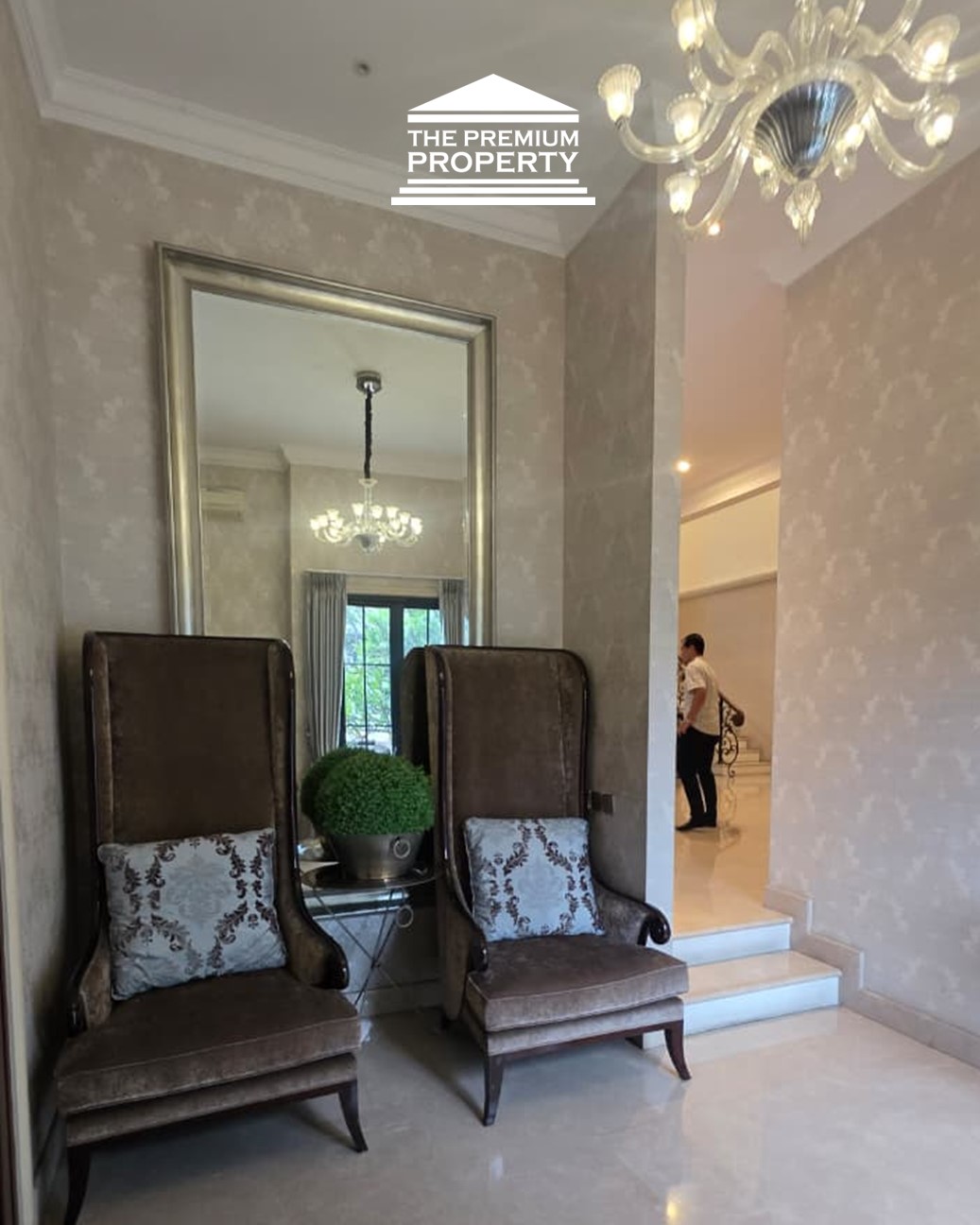 Langka! Rumah Mewah Semi Furnished Dekat Scbd & Gunawarman. Jalan Lebar!