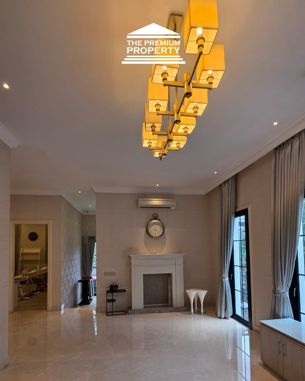 Langka! Rumah Mewah Semi Furnished Dekat Scbd & Gunawarman. Jalan Lebar!