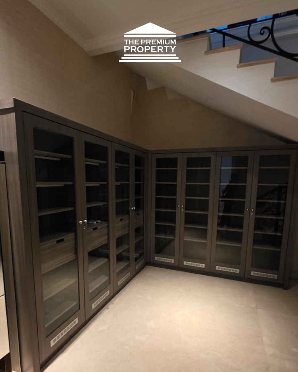 Langka! Rumah Mewah Semi Furnished Dekat Scbd & Gunawarman. Jalan Lebar!