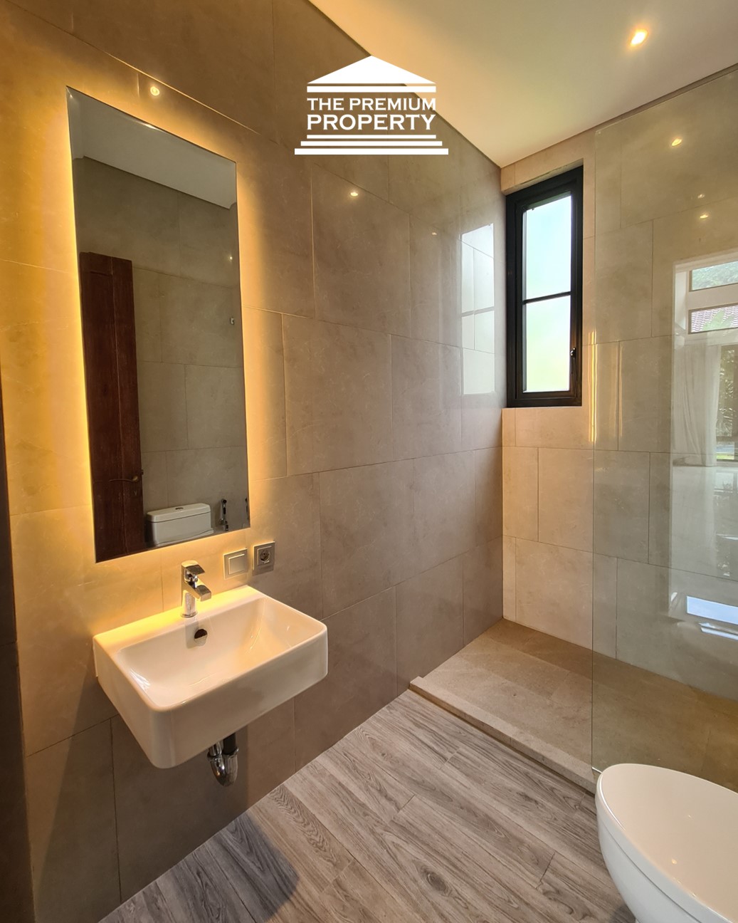 Siap Huni! Rumah 2 Lantai area Selong, Jalan Lebar, Tenang