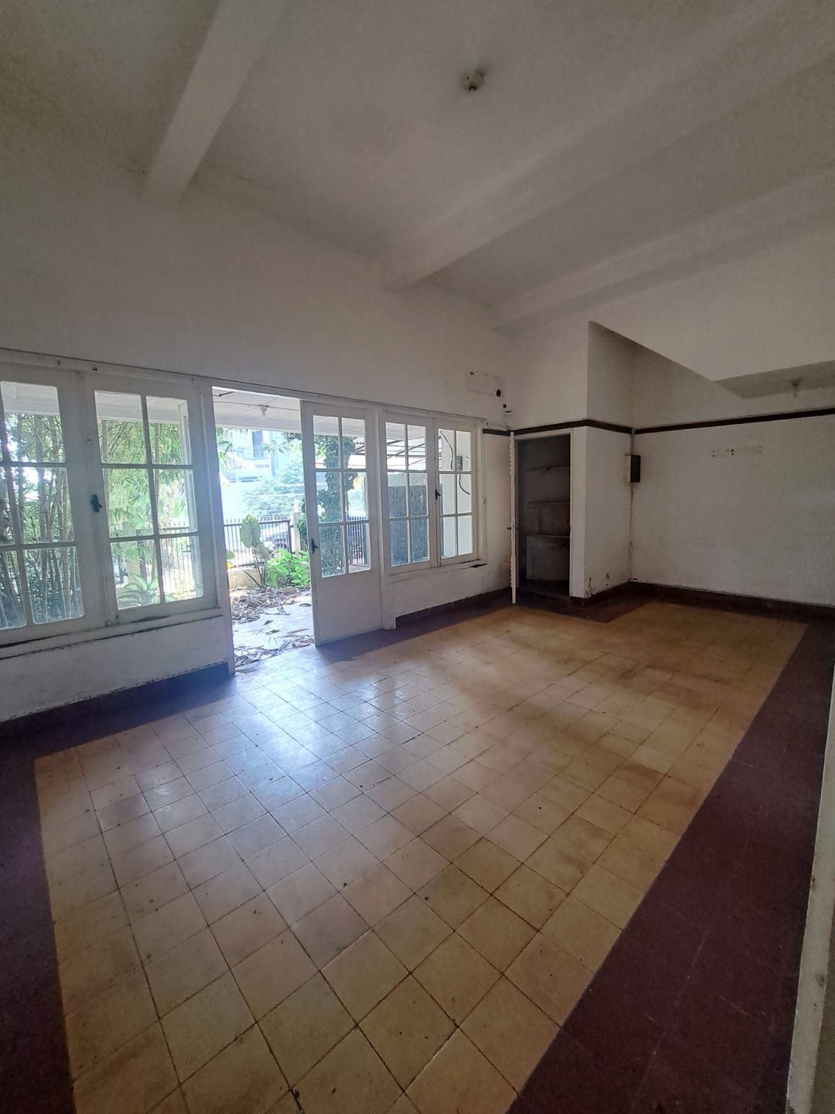 Dijual Rumah Lama Hitung Tanah Area Radio Dalam, 2 Lantai