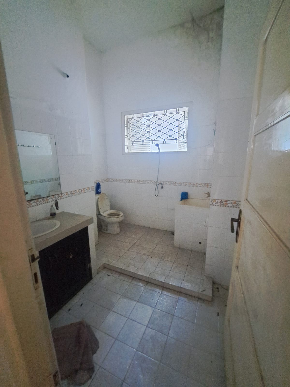 Dijual Rumah Lama Hitung Tanah Area Radio Dalam, 2 Lantai