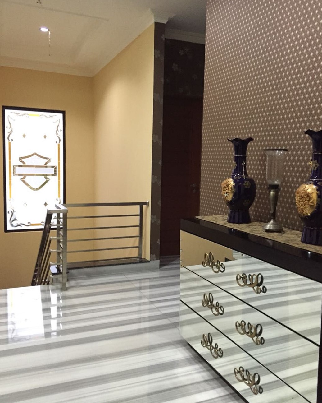 Dijual Rumah Dalam Komplek Townhouse, Seberang Citos, Akses Tol JORR, Semi Furnished!