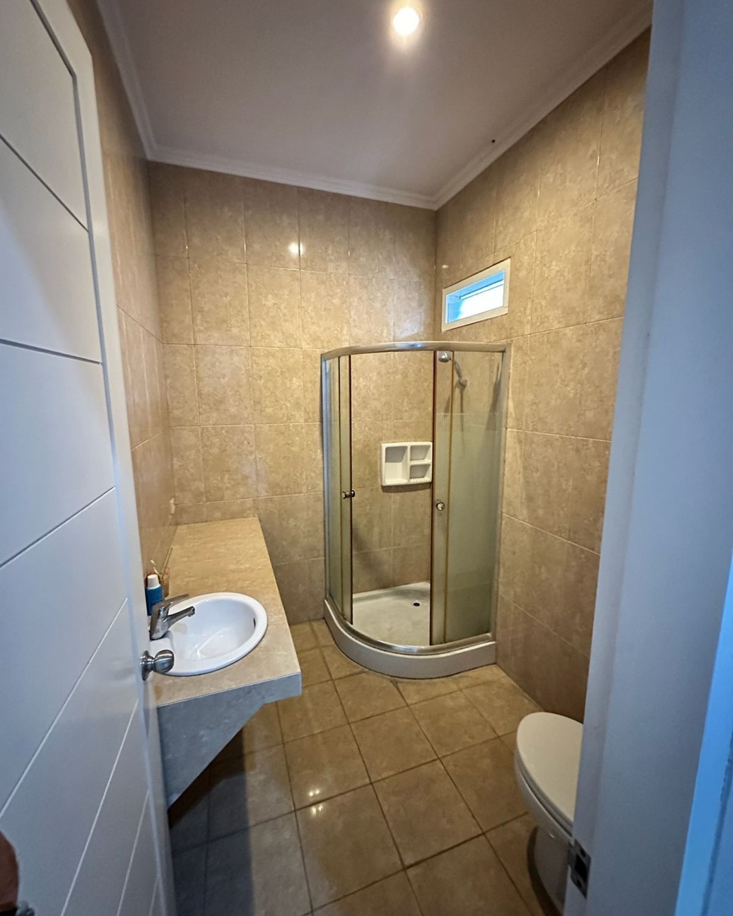 Dijual Rumah di Cipete. Hanya 400 meter ke MRT, Ada Taman, AC, Semi Furnished