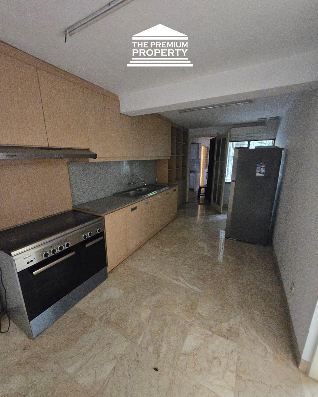 Dijual Rumah 1 Lantai di Area Kebayoran Baru. Lokasi Prestisius, Ada Kolam Renang