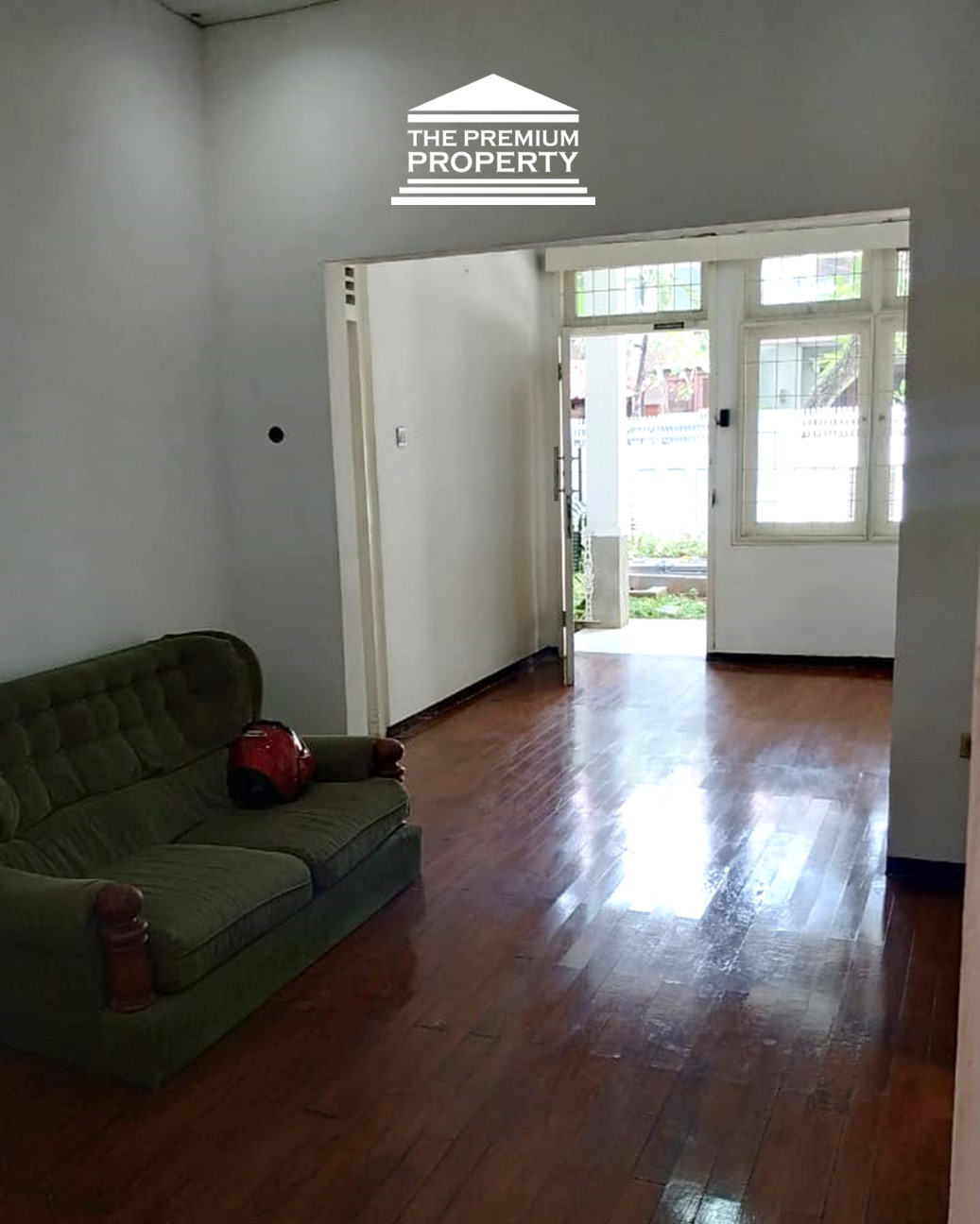 Dijual Rumah 1 Lantai di Area Kebayoran Baru. Lokasi Prestisius, Ada Kolam Renang