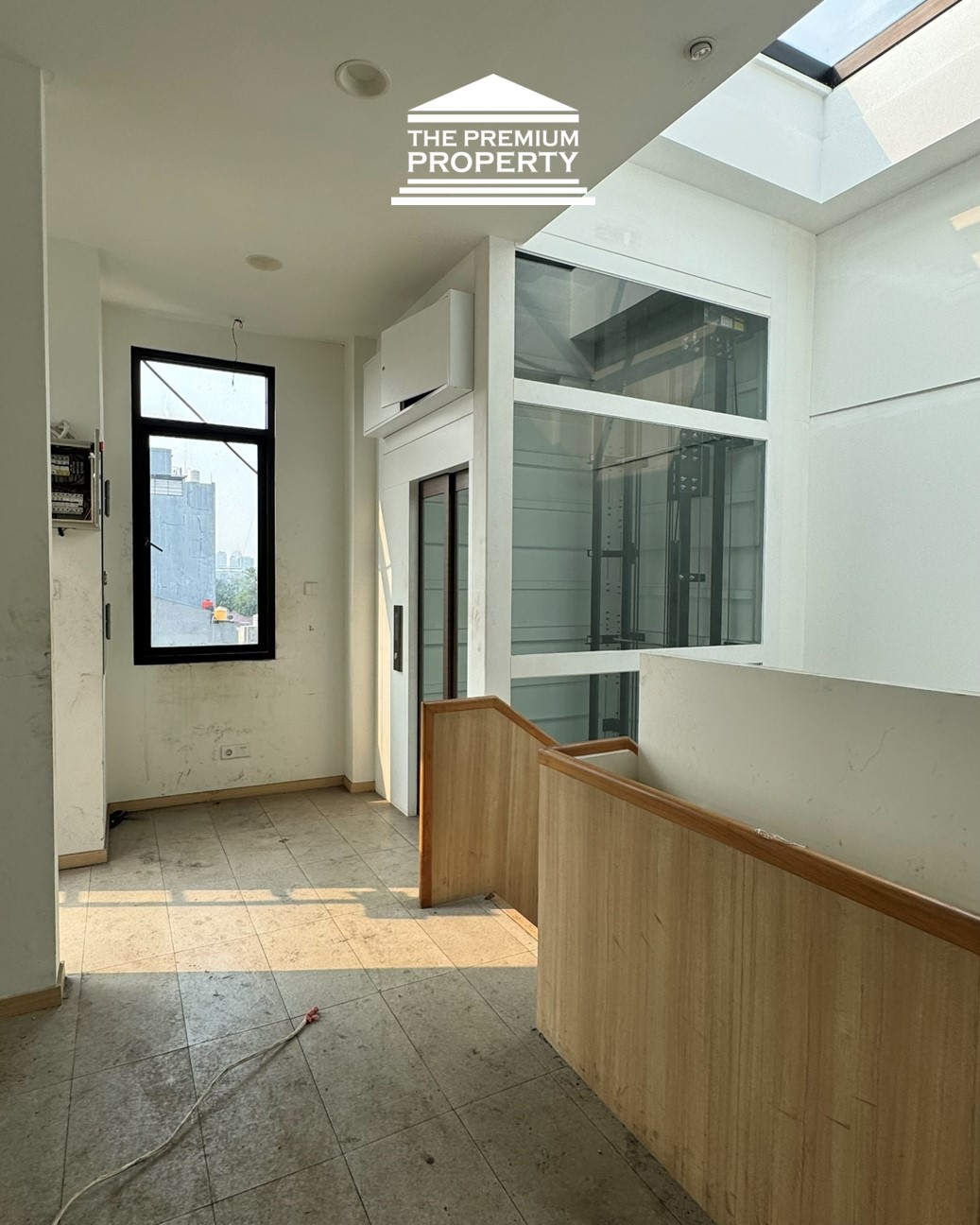 Dijual Rumah 1 Lantai di Area Kebayoran Baru. Lokasi Prestisius, Ada Kolam Renang