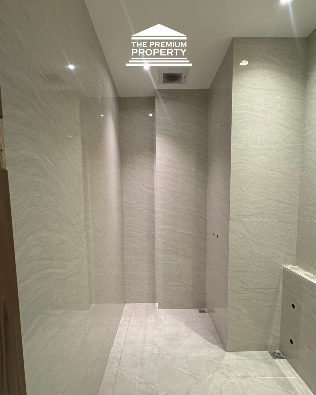 Dijual Rumah 1 Lantai di Area Kebayoran Baru. Lokasi Prestisius, Ada Kolam Renang