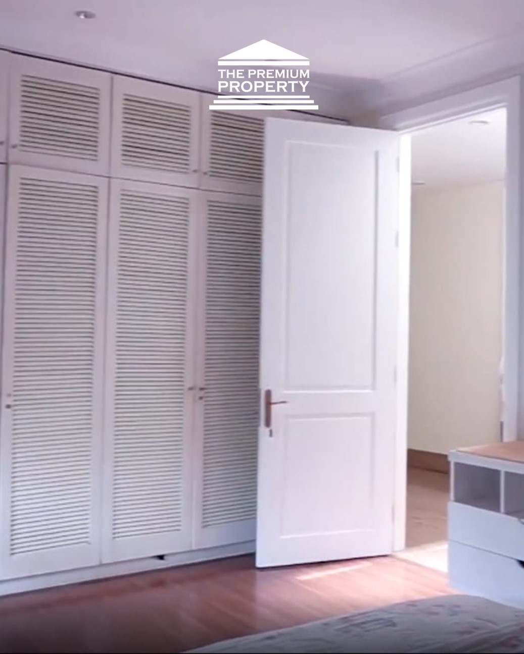 Dijual Rumah di Kebayoran Baru, 2 Lantai, Ada Kolam Renang. Lokasi Strategis
