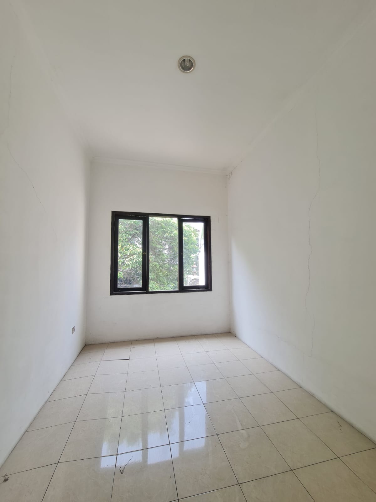 Rumah Hoek Siap Huni di Pondok Indah – Lokasi Strategis & Lingkungan Eksklusif