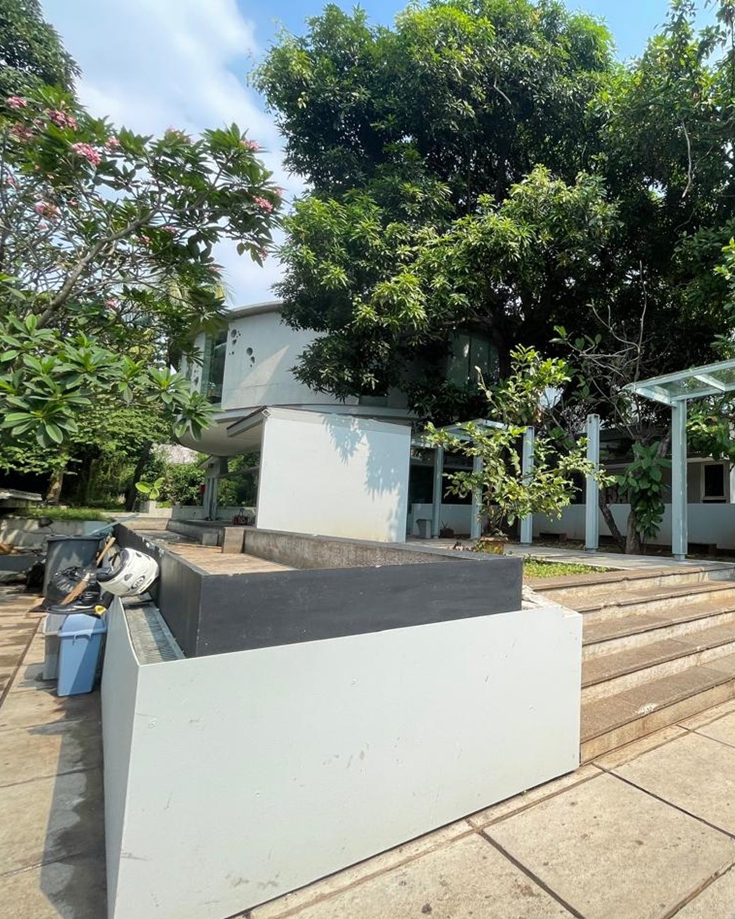 Jauh Dibawah Harga NJOP! Gedung 2 Lantai Siap Huni, Selangkah Dari Mcd Kemang