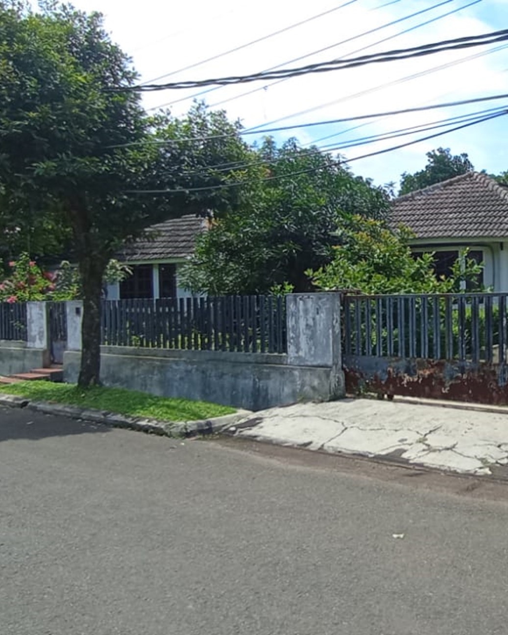 Rumah Dijual di Cilandak, 1 Lantai, Jalan Lebar, Tanah luas