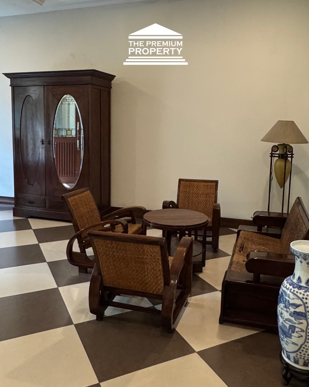 Dijual Rumah di Menteng, Ada Kolam Renang, Lokasi Strategis, Furnished