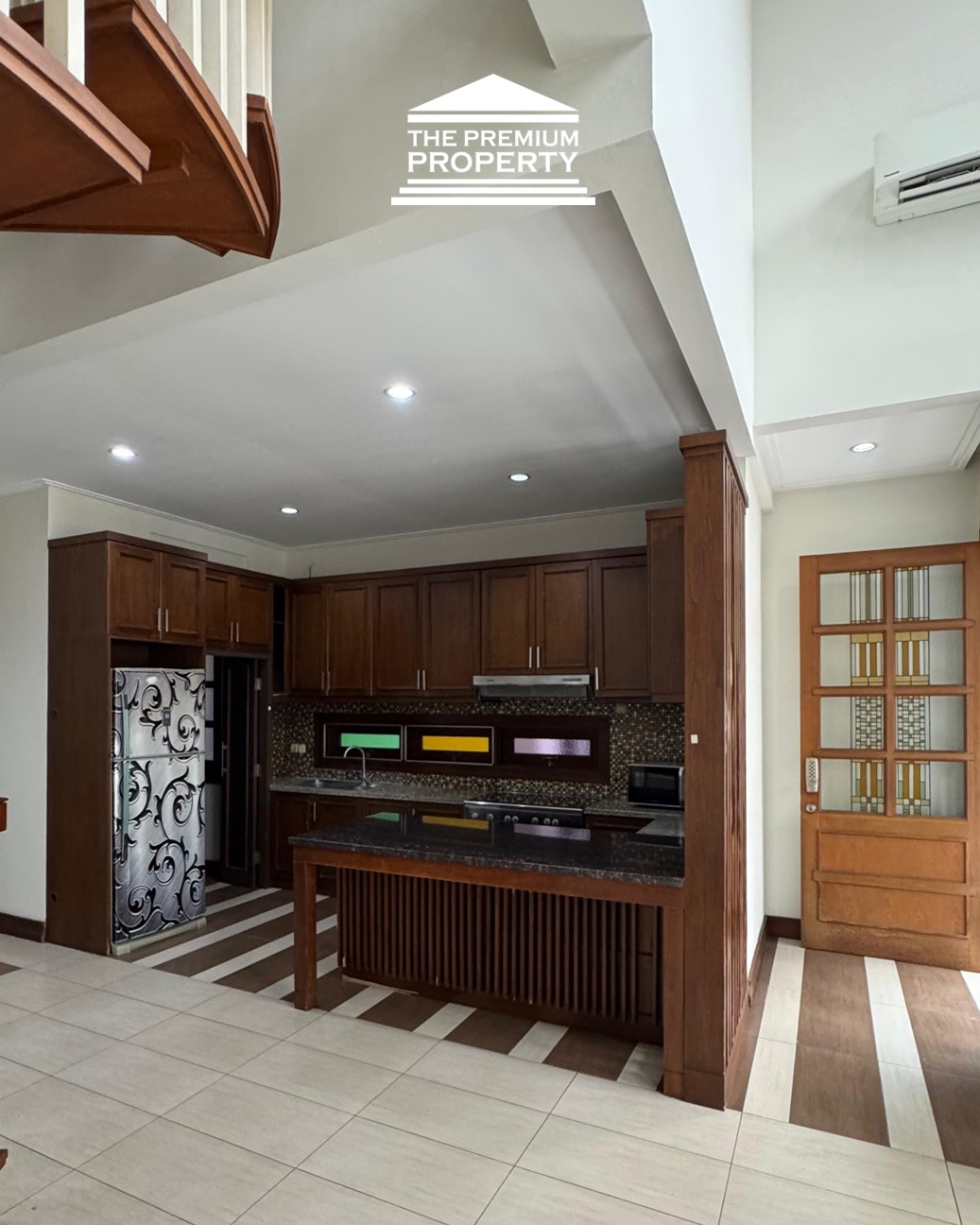 Dijual Rumah di Menteng, Ada Kolam Renang, Lokasi Strategis, Furnished