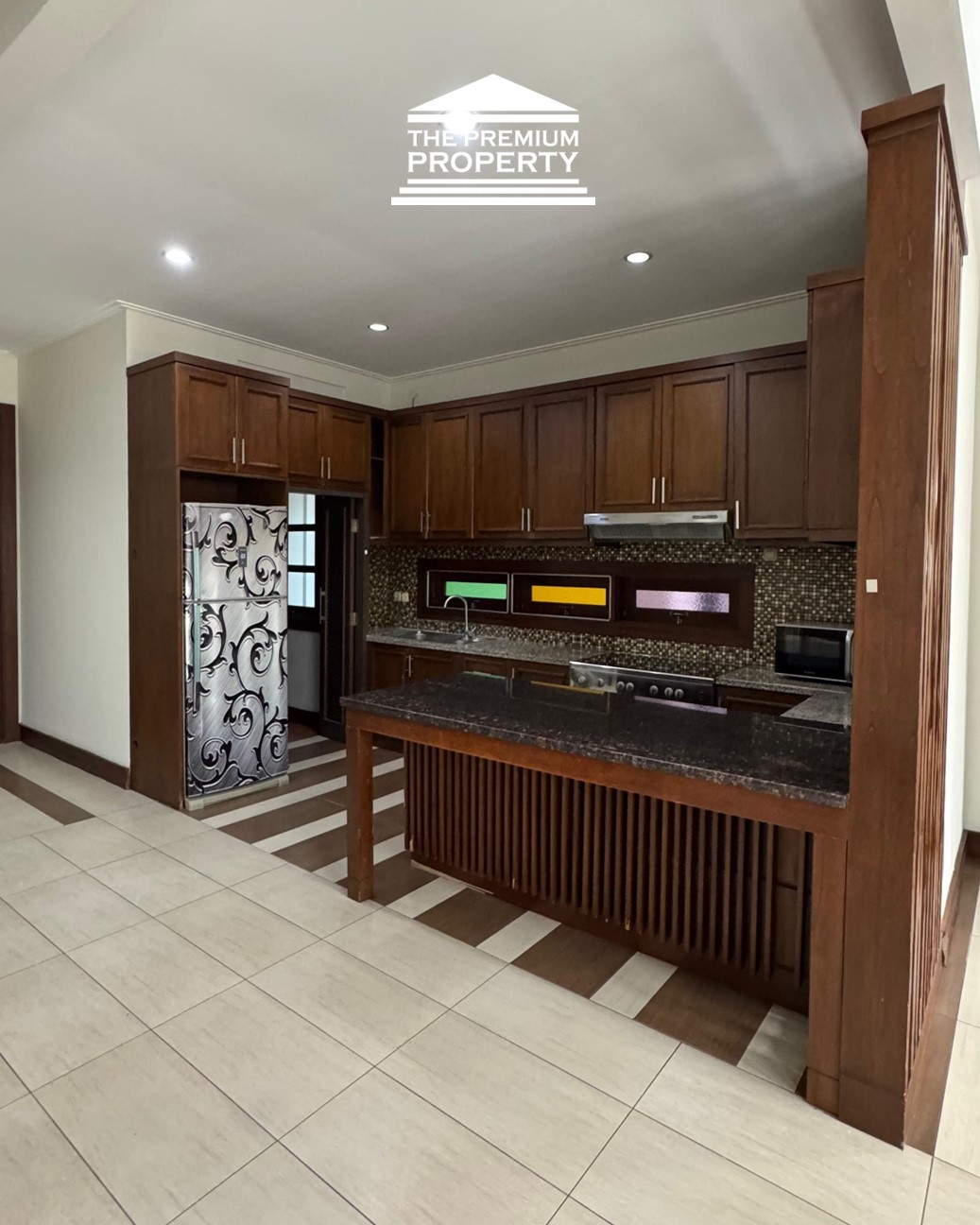 Dijual Rumah di Menteng, Ada Kolam Renang, Lokasi Strategis, Furnished