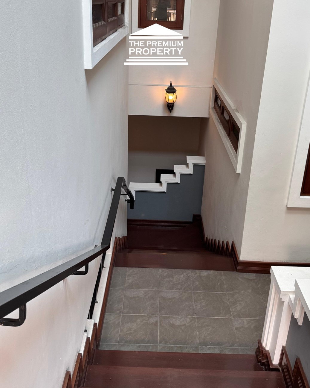 Dijual Rumah di Menteng, Ada Kolam Renang, Lokasi Strategis, Furnished