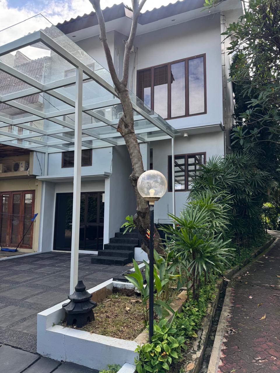 Rumah Disewakan di Cipete, Dalam Komplek Townhouse, Semi Furnished, Partially Renovated