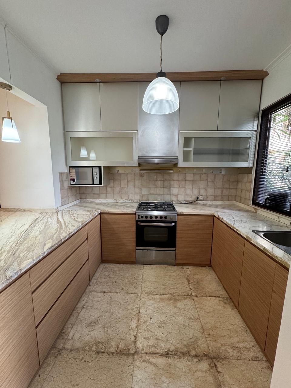 Rumah Disewakan di Cipete, Dalam Komplek Townhouse, Semi Furnished, Partially Renovated