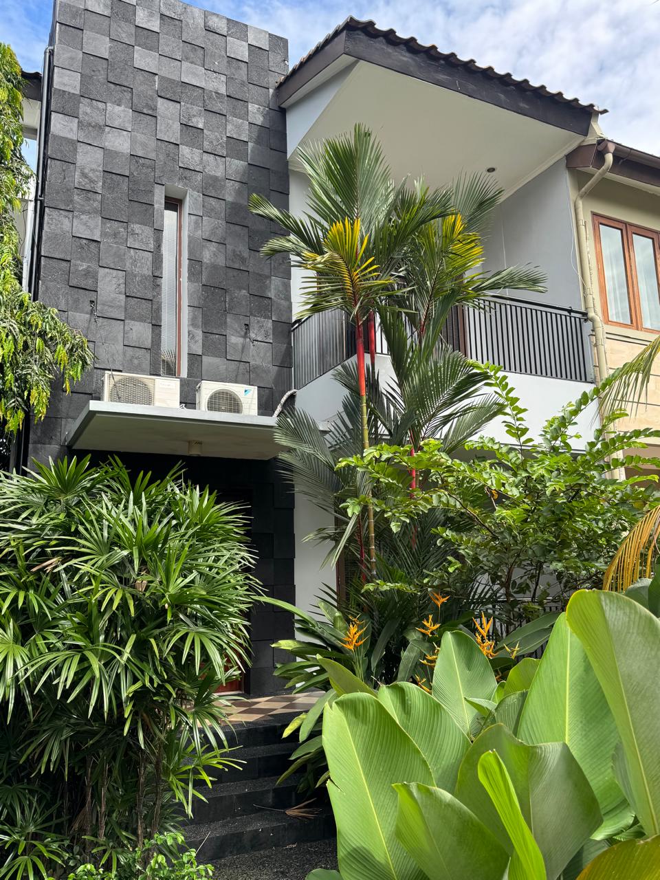 Rumah Disewakan di Cipete, Dalam Komplek Townhouse, Semi Furnished, Partially Renovated