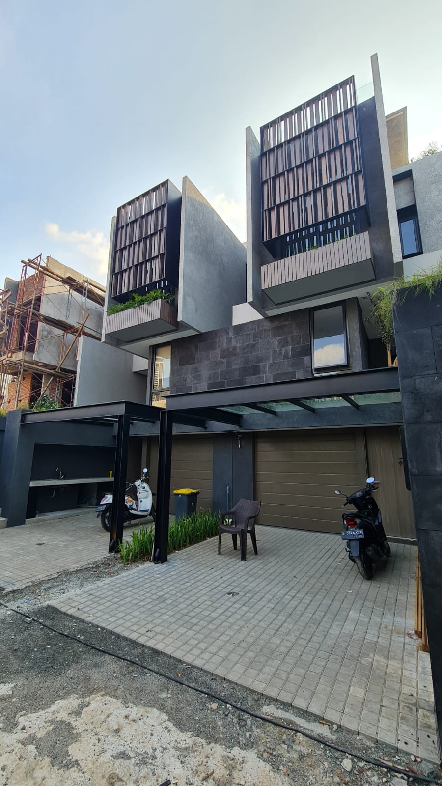 Rumah Brand New di Permata Hijau, 3,5 Lantai, Smart Home System, Dalam Town House