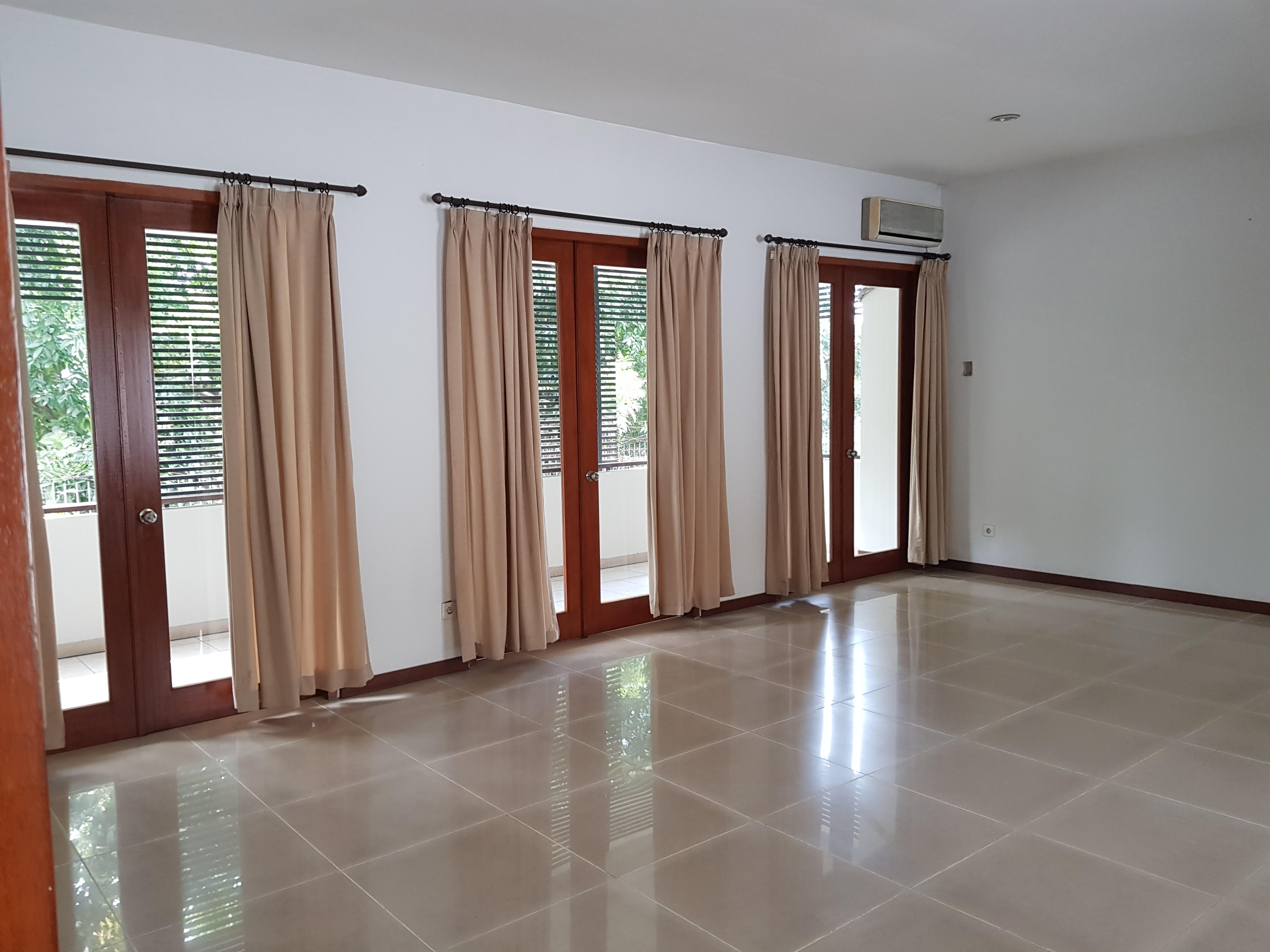 Rumah Nyaman Siap Huni di Lokasi Strategis Simprug Permata Hijau Kebayoran Baru