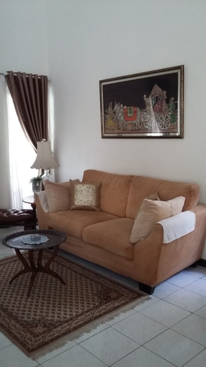 Dijual Rumah Cantik Siap Huni. Area Tenang, Dekat MRT