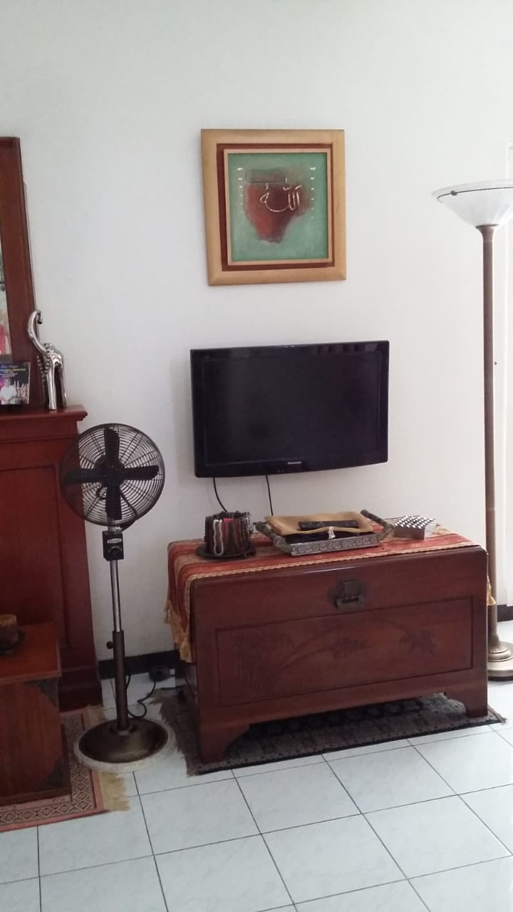 Dijual Rumah Cantik Siap Huni. Area Tenang, Dekat MRT