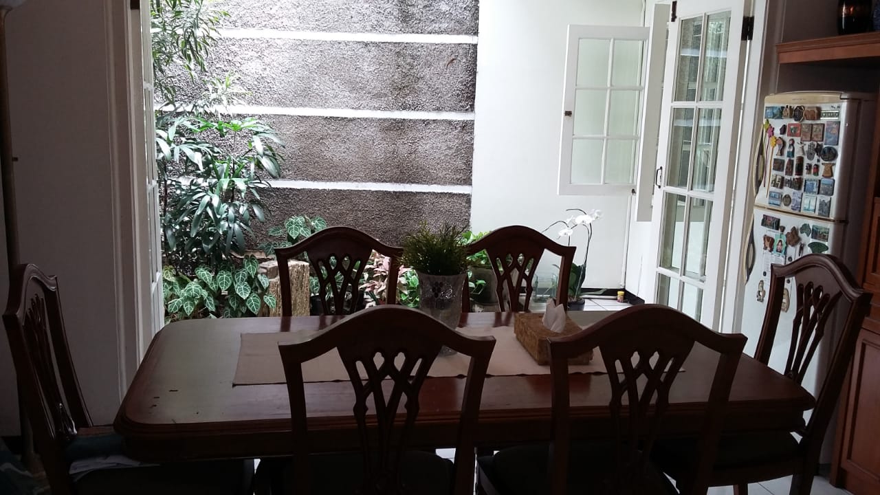 Dijual Rumah Cantik Siap Huni. Area Tenang, Dekat MRT